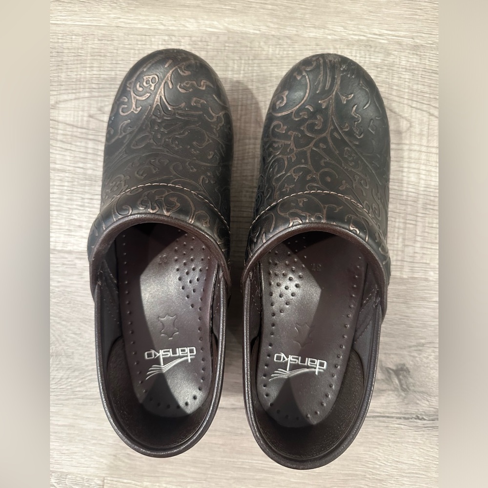 Brown Dansko Professional Clogs size 37